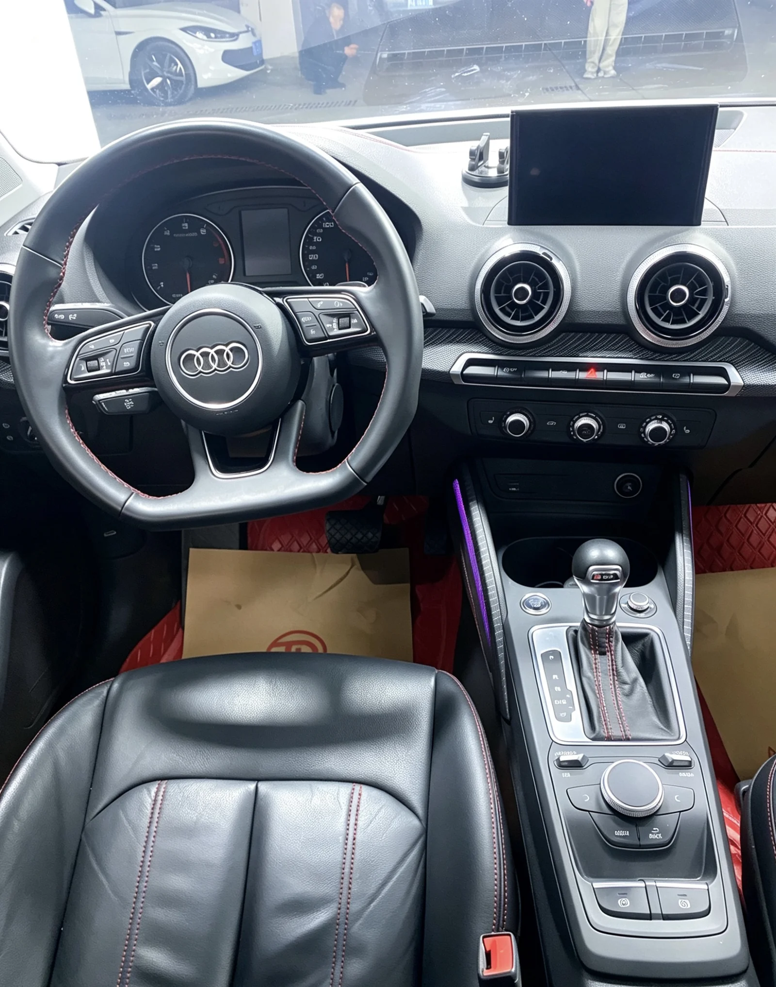 Фото 2 Audi Q2L