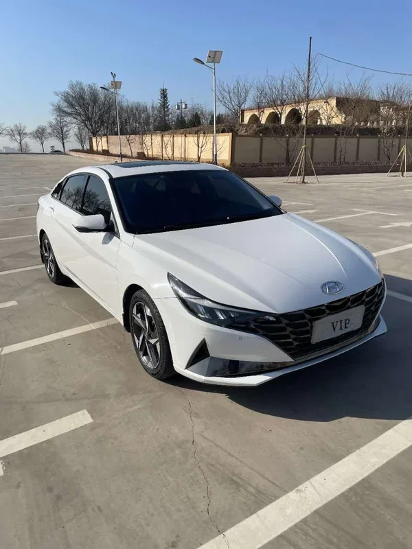 Hyundai Elantra (2021)