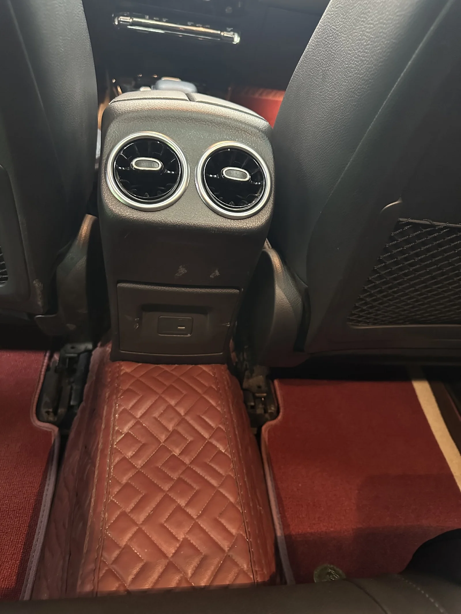 Фото 9 Mercedes-Benz A180L Sport