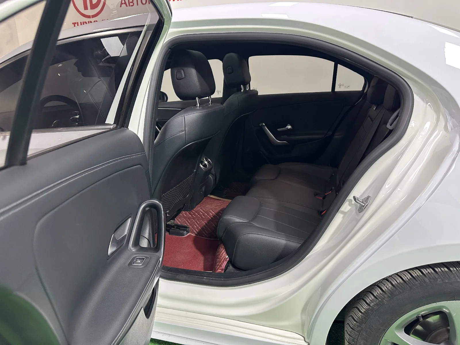 Фото 5 Mercedes-Benz A180L Sport