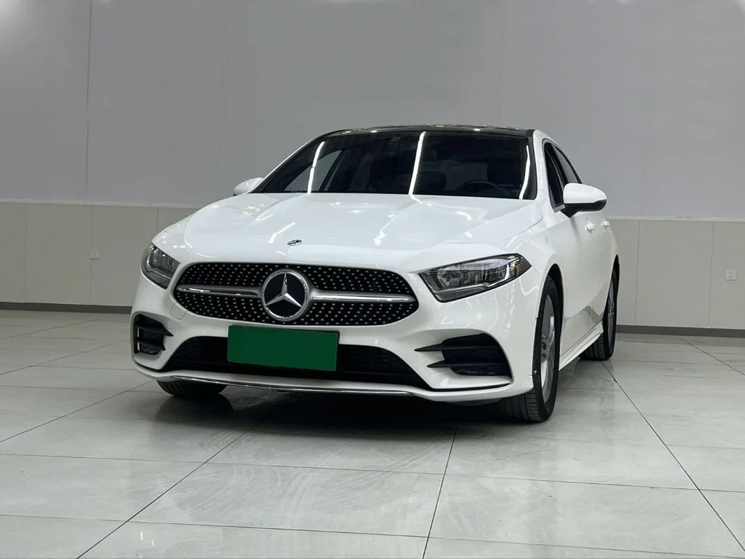 Mercedes-Benz A180 (март 2023)
