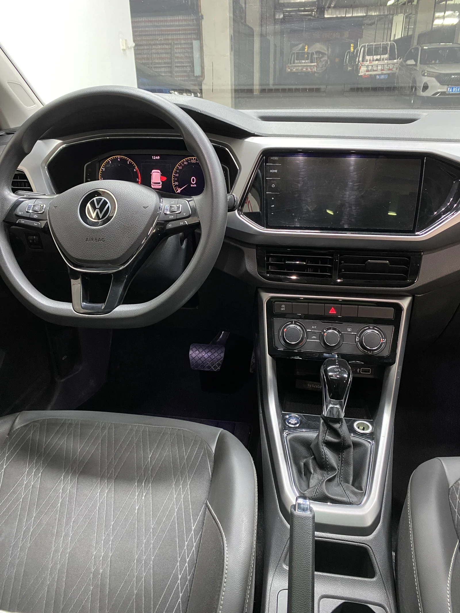 Фото 2 Volkswagen T-Cross