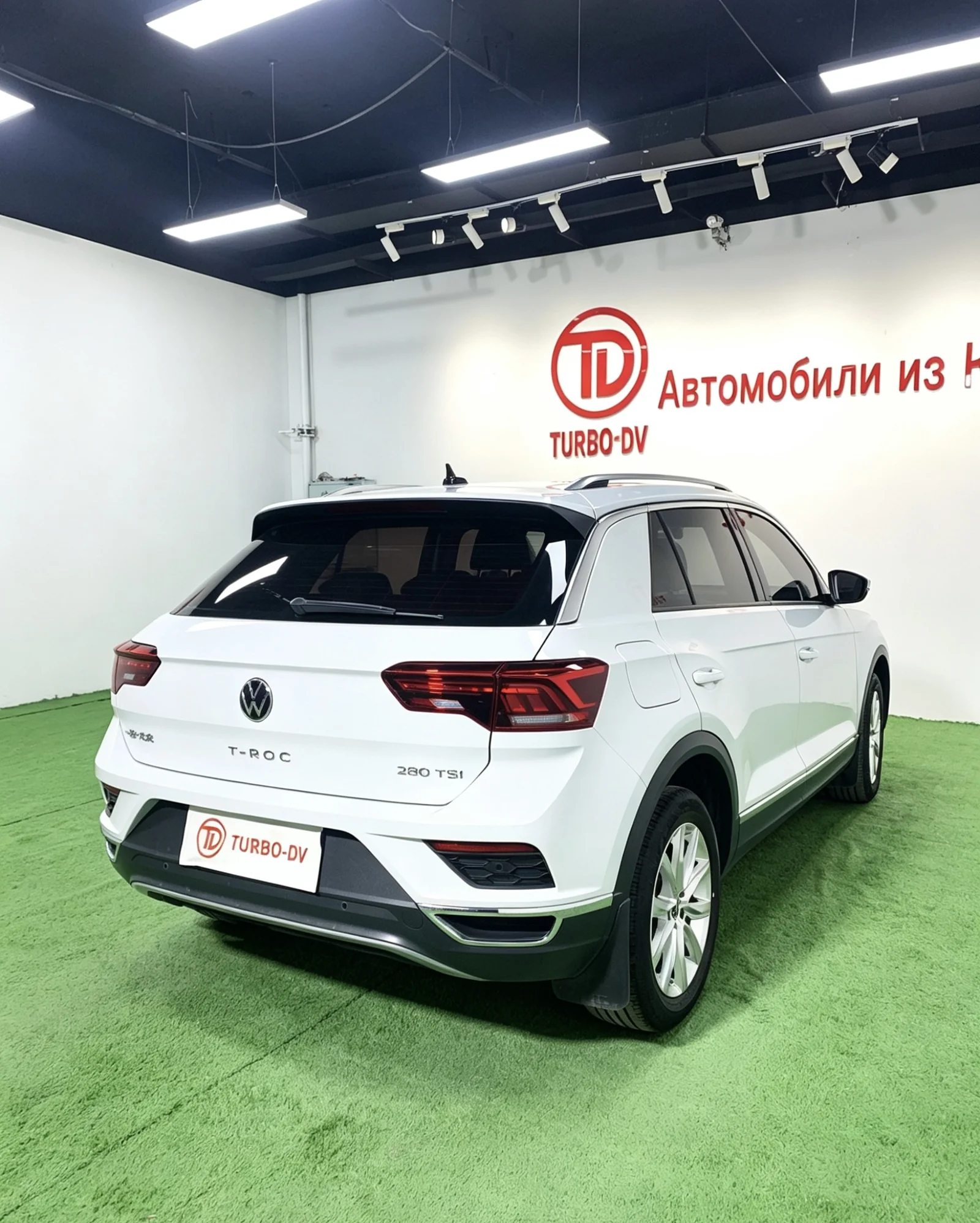 Фото 1 Volkswagen T-Roc