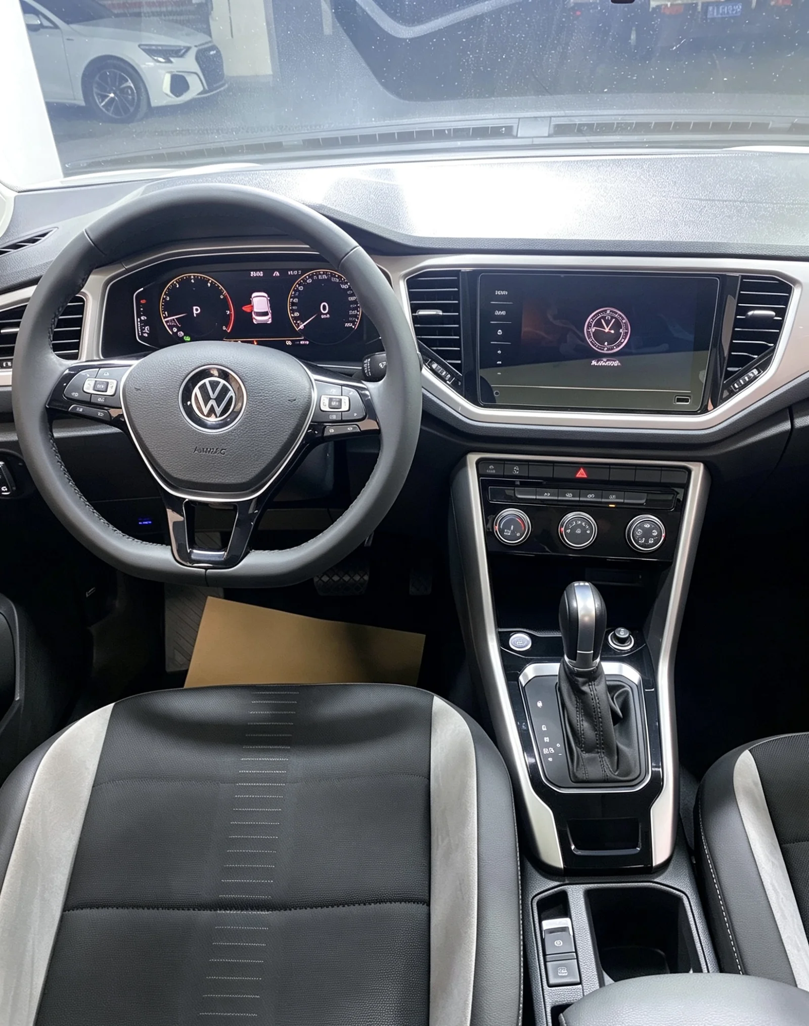 Фото 2 Volkswagen T-Roc
