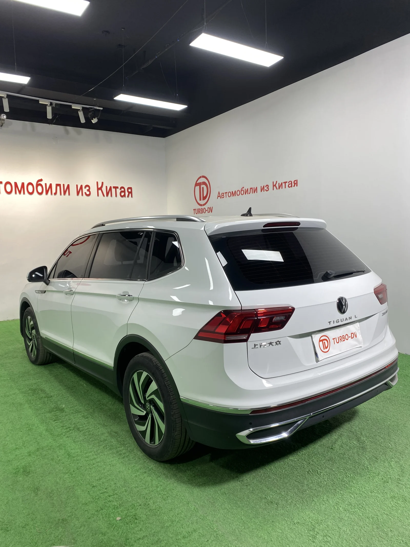 Фото 1 Volkswagen Tiguan L