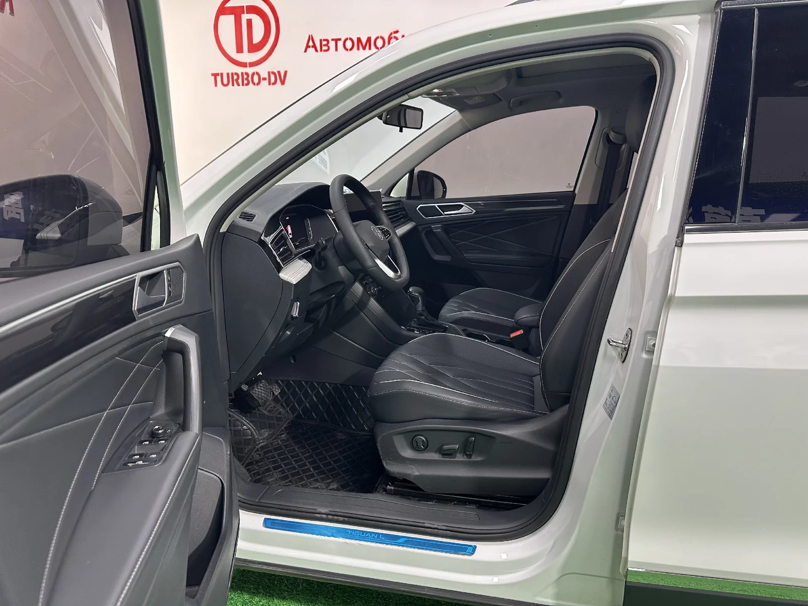 Фото 5 Volkswagen Tiguan L