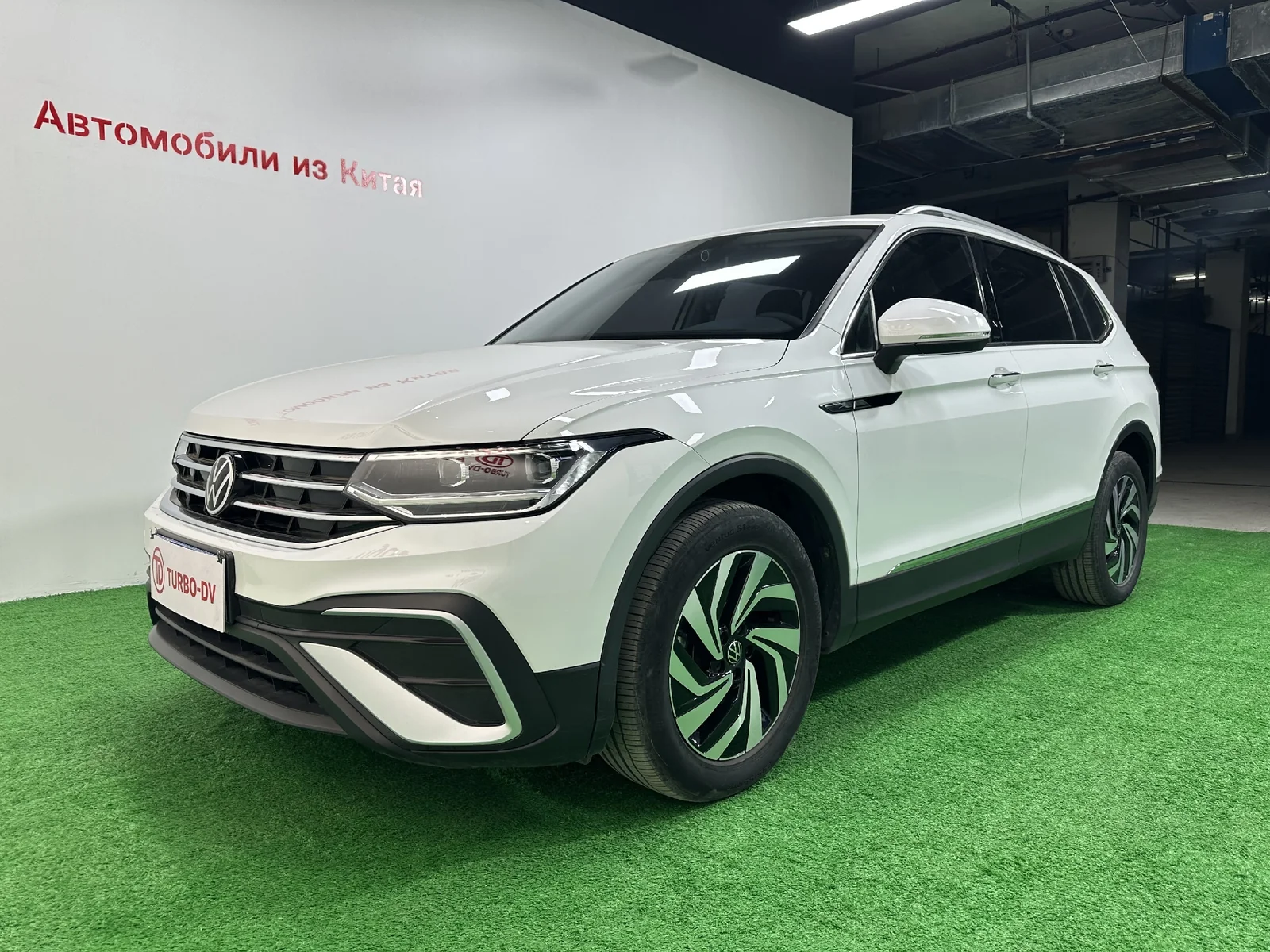 Фото 2 Volkswagen Tiguan L