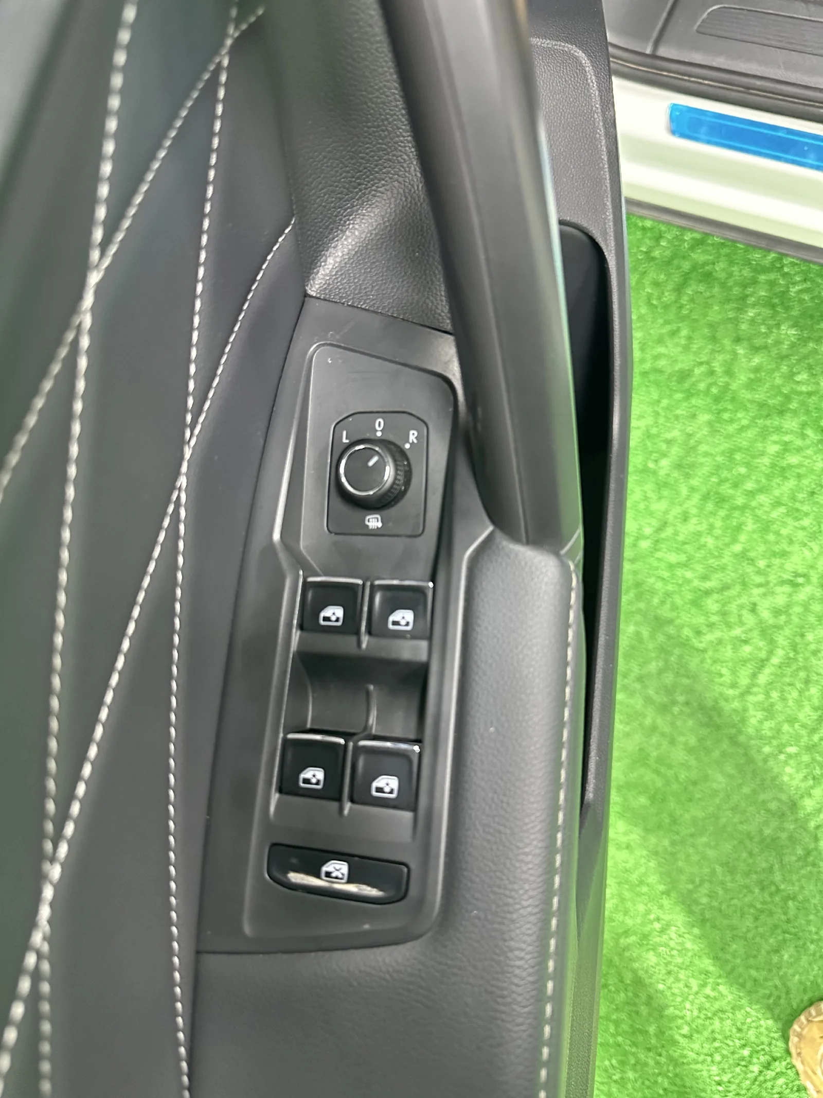 Фото 8 Volkswagen Tiguan L