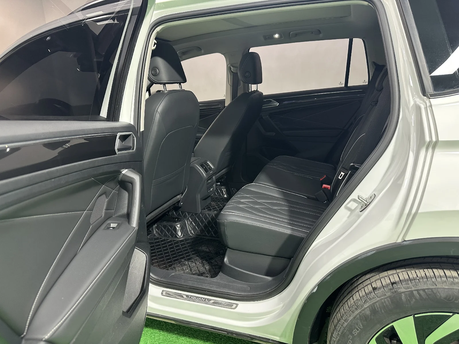 Фото 6 Volkswagen Tiguan L