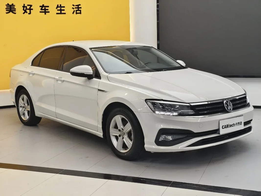 VOLKSWAGEN Lamando 230 TSI DSG Fashion